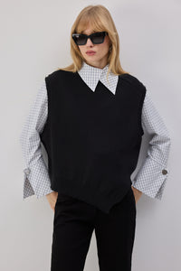 ASYMMETRICAL-CUT KNITTED SWEATER