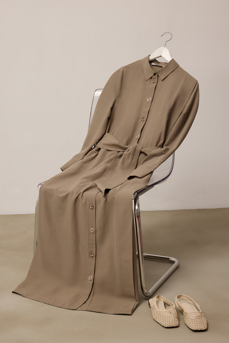 BELTED POPLIN SHIRT DRESS Mink / M BELTED POPLIN SHIRT DRESS Mink / M